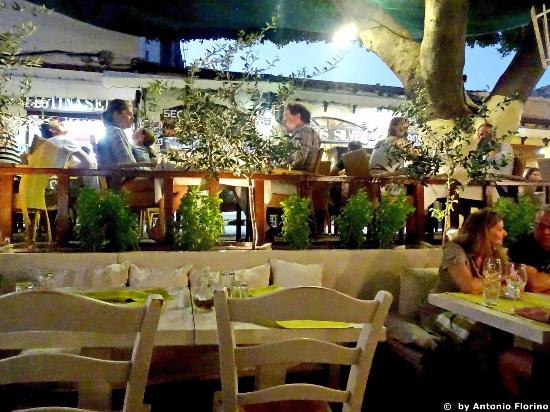 Golden Olympiade Peridis Restaurant